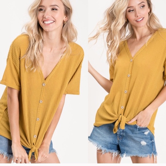 Tops - Waffle knit mustard yellow top.